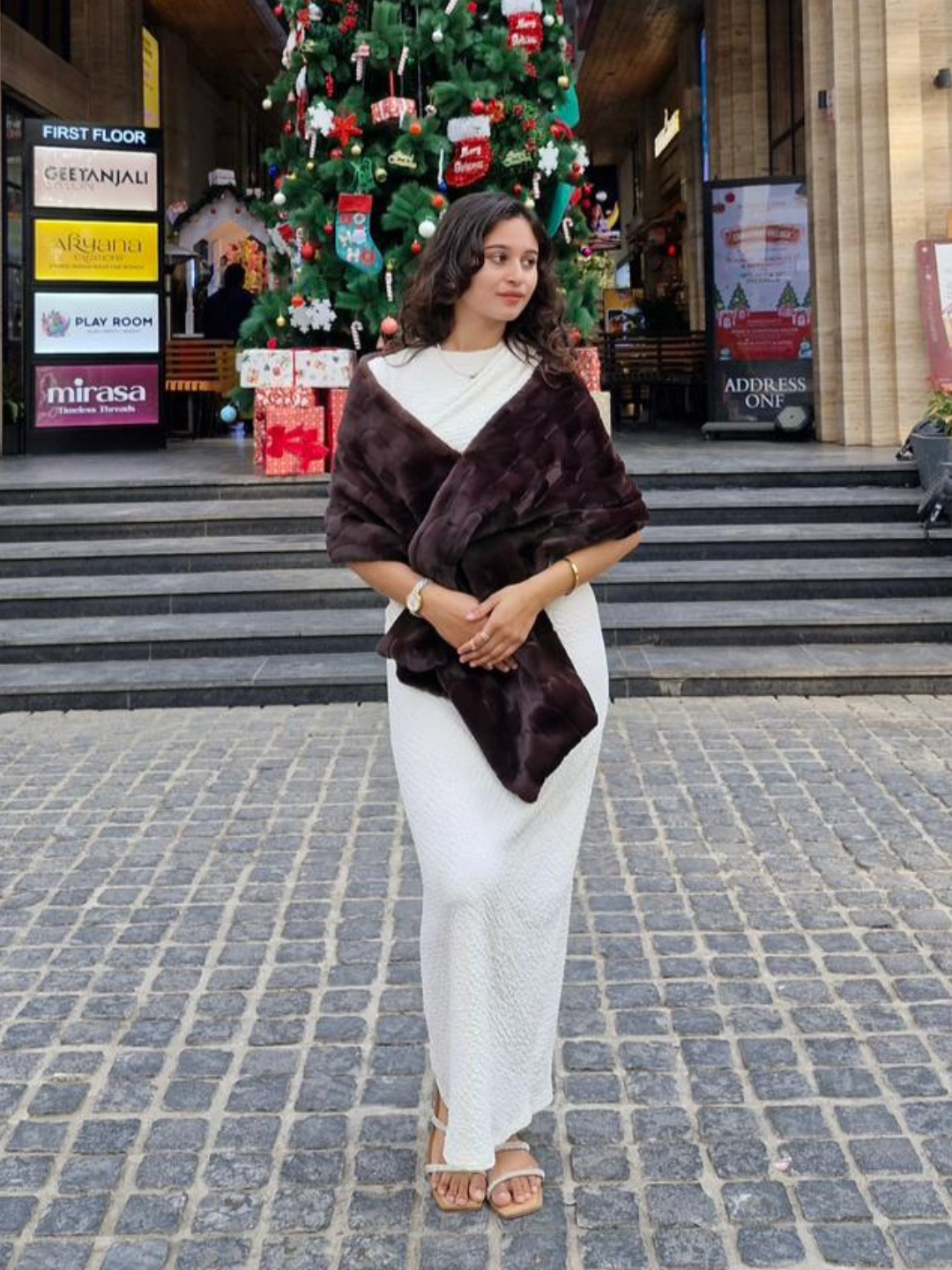 Mocha Élan Textured Faux Fur Cape